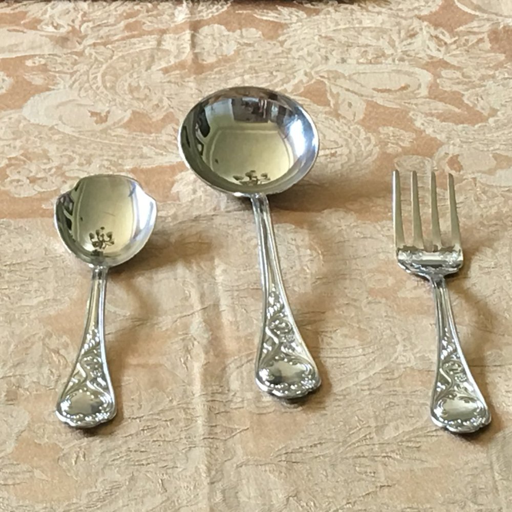 (SOLD)🎉HP🎉 Premium 51 Piece Italian Flatware Set, Service for 12 + Serving Set - Picture 3 of 16